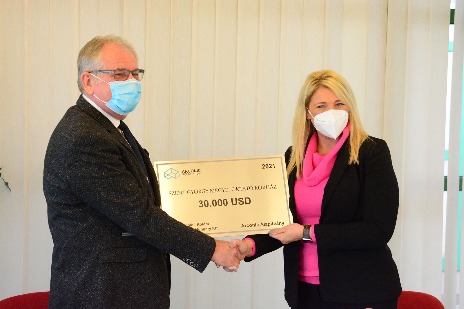 Modern vesekőzúzó készüléket vásárol a kórház az újabb Arconic-támogatásból